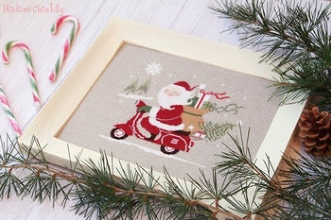 Mme Chantilly Santa on a vespas