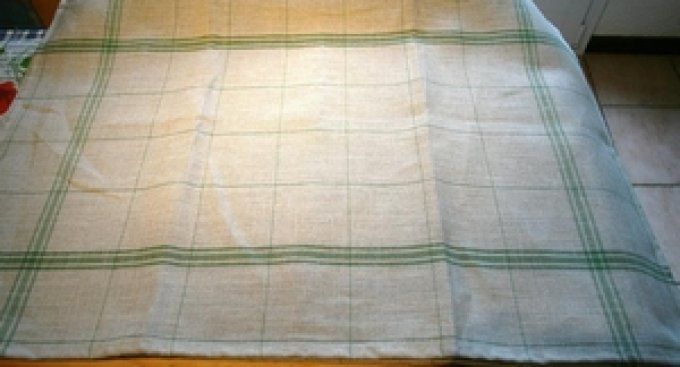 Torchon à broder fond naturel motif vert