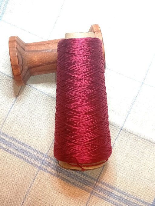 Cône fil mouliné DMC colors 815