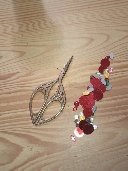 Ciseaux ovales ajourés Doré