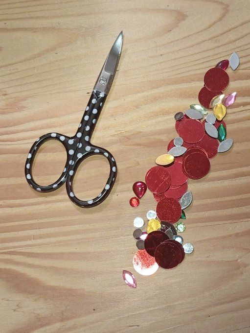 Ciseaux à pois noir